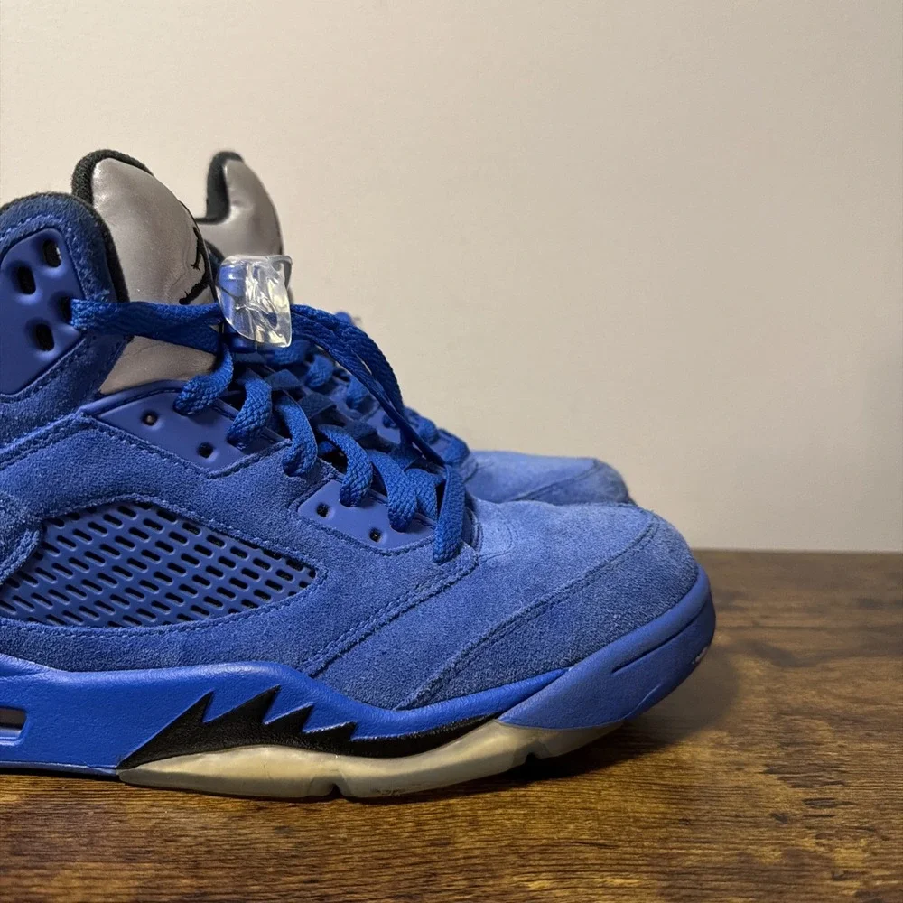 Air Jordan 5 Retro Men's Size 9 Blue Suede Athletic Mid-Trainer Sneakers, USED